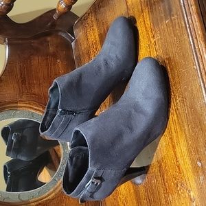 Comfort Plus by Predictions Black Heeled Booties Size 7.5